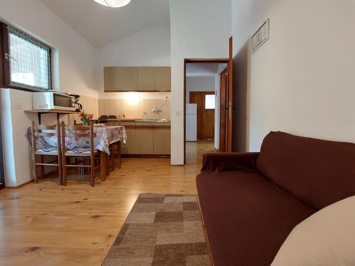 Apartments Vilim Pinezići Extérieur photo